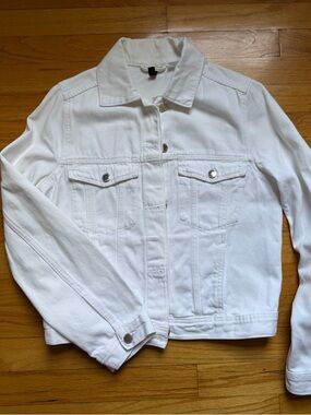 H&M Divided Women’s White Denim Jacket  size Xsmall